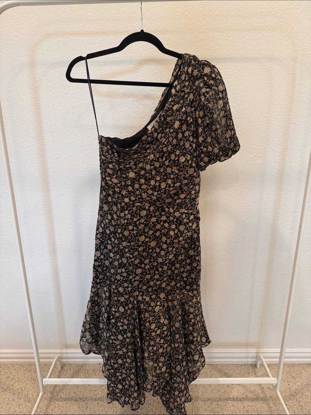Astr One-Shoulder Black and Beige Floral Midi Dress